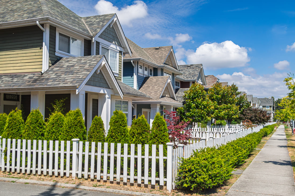 fence contractor in Bowmanville ON